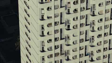 fachada de un edificio de apartamentos moderno