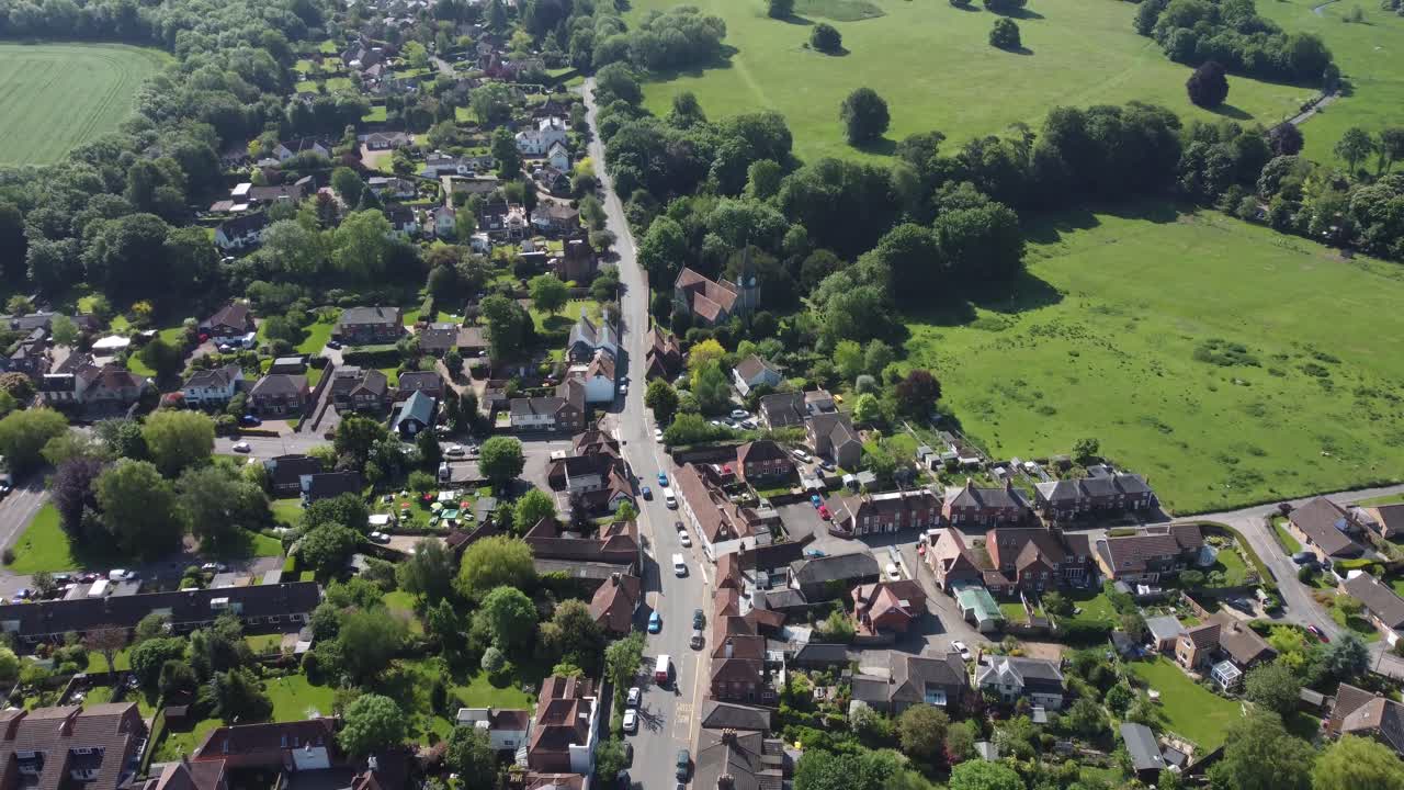 video de dron de 4k de la calle principal que atraviesa el pueblo de bridge cerca de canterbury