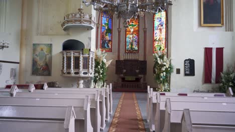 The-Lielstraupe-Castle-and-Straupe-Evangelical-Lutheran-Church-in-the-Village-of-Straupe-in-Vidzeme,-in-Northern-Latvia