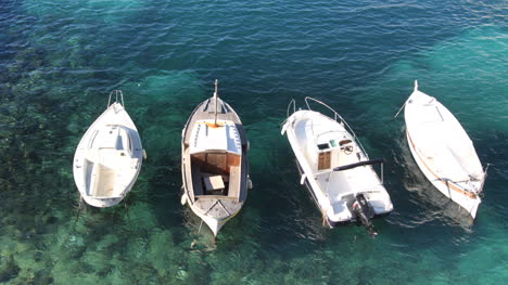 cuatro barcos