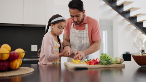 Cocinar,-Ayudar-Y-Padre-E-Hija-En-La-Cocina.