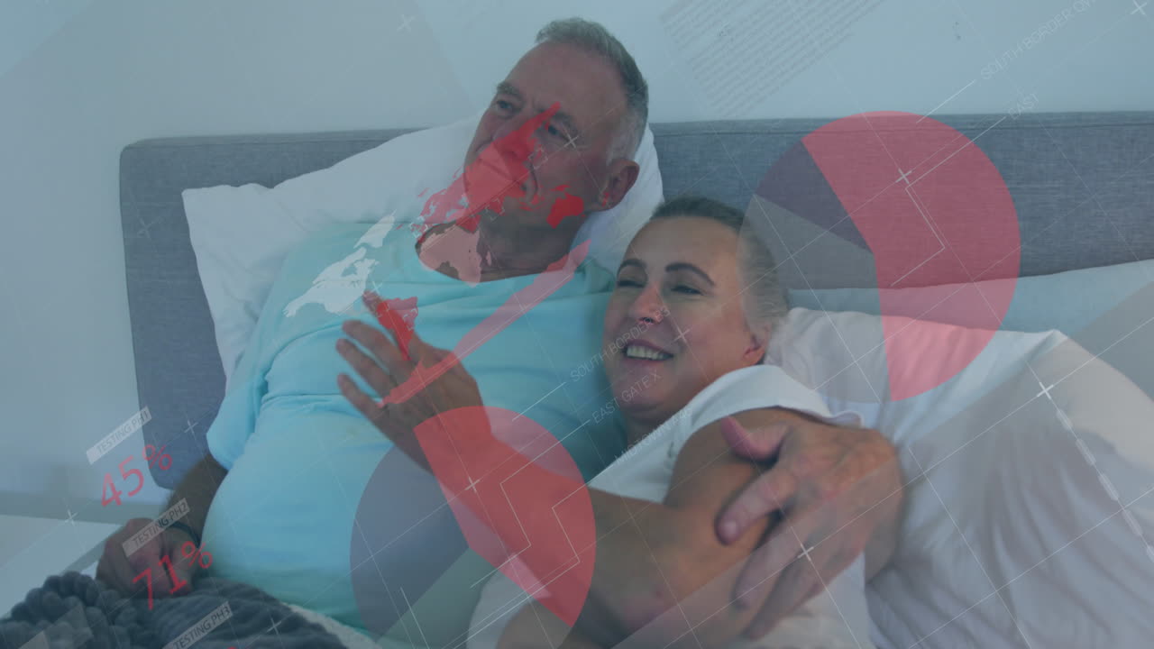 animación del procesamiento de datos estadísticos sobre una pareja de ancianos caucásicos acostados juntos en la cama.