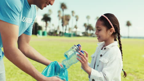 High-Five,-Recycling-Und-Ein-Mann-Mit-Einem-Mädchen