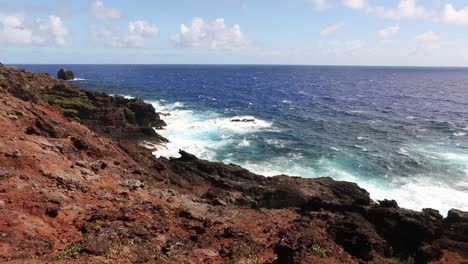 Vulkanische-Felsen-Auf-Der-Pitcairninsel-Und-Landschaftsblick-Am-Endlosen-Horizont