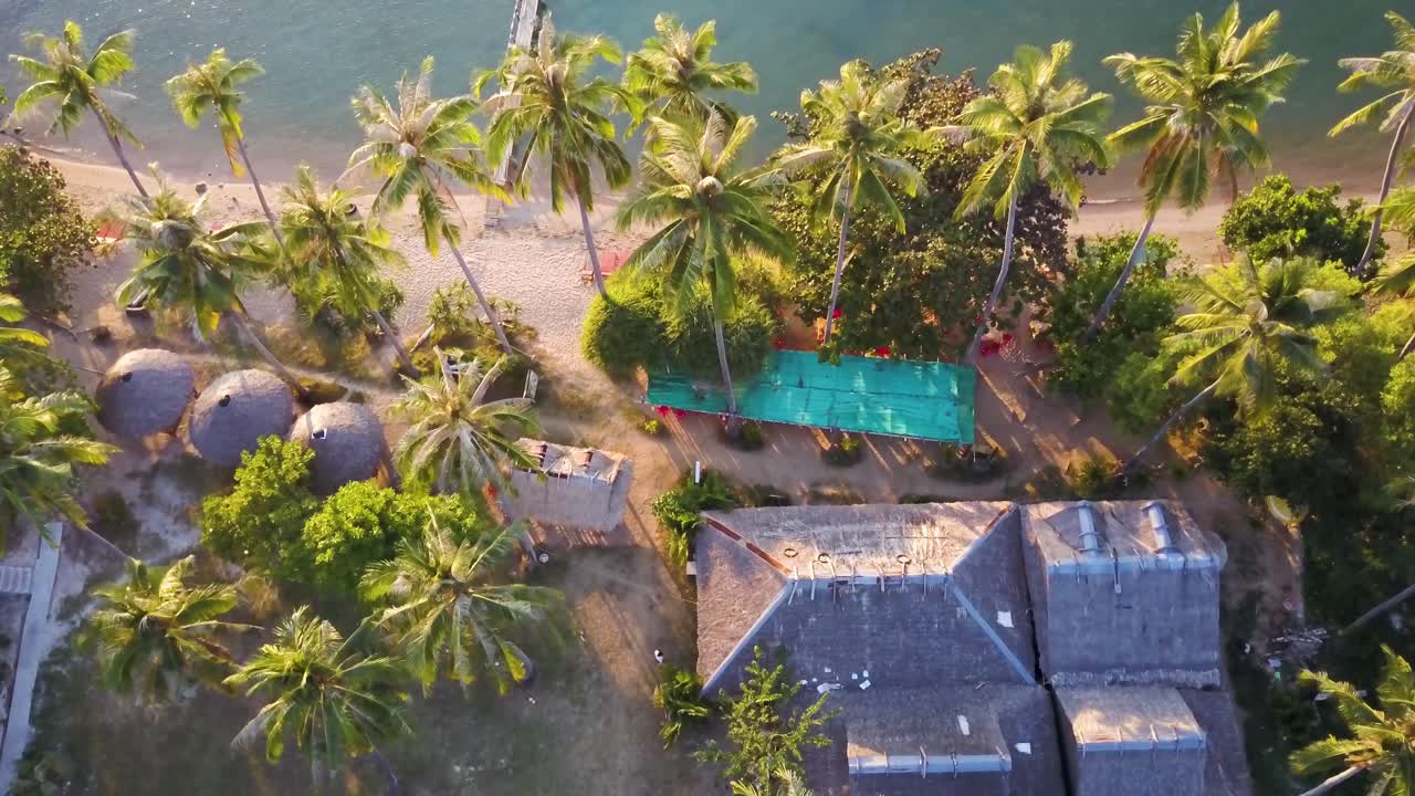 vista aérea de un complejo de playas tropicales