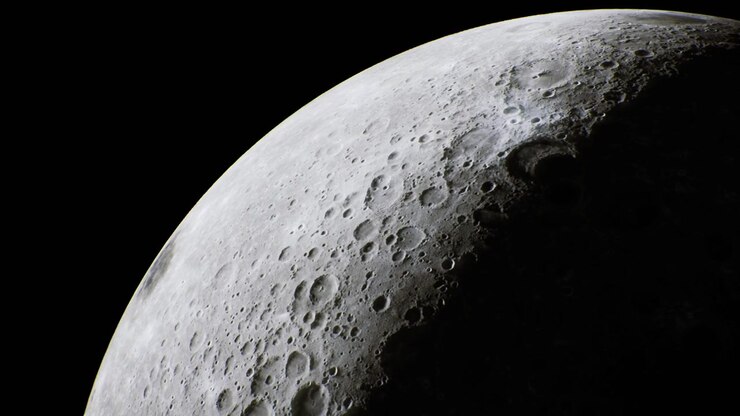 Explorando as impressionantes características da superfície da lua à noite