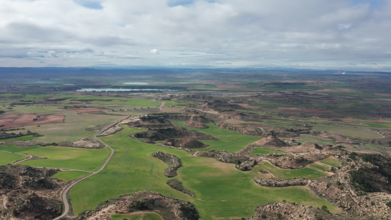 알카니즈 계곡 농업 시골 풍경 스페인 산맥 녹색