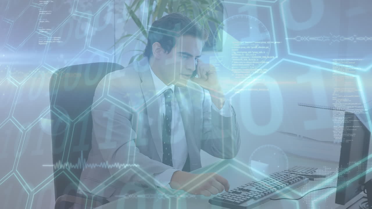 백인 사업가가 스마트폰으로 대화하는 네온 육각형 및 이진 코딩의 애니메이션