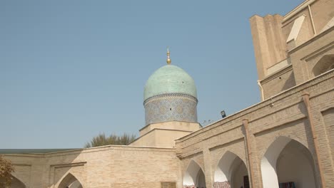 Muslimischer-Religiöser-Komplex,-Mausoleum-Hazrati-Imam-In-Taschkent,-Usbekistan