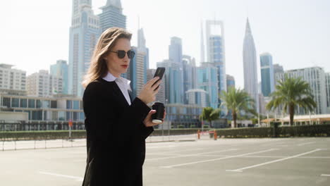 Elegant-businesswoman-with-phone-outdoors