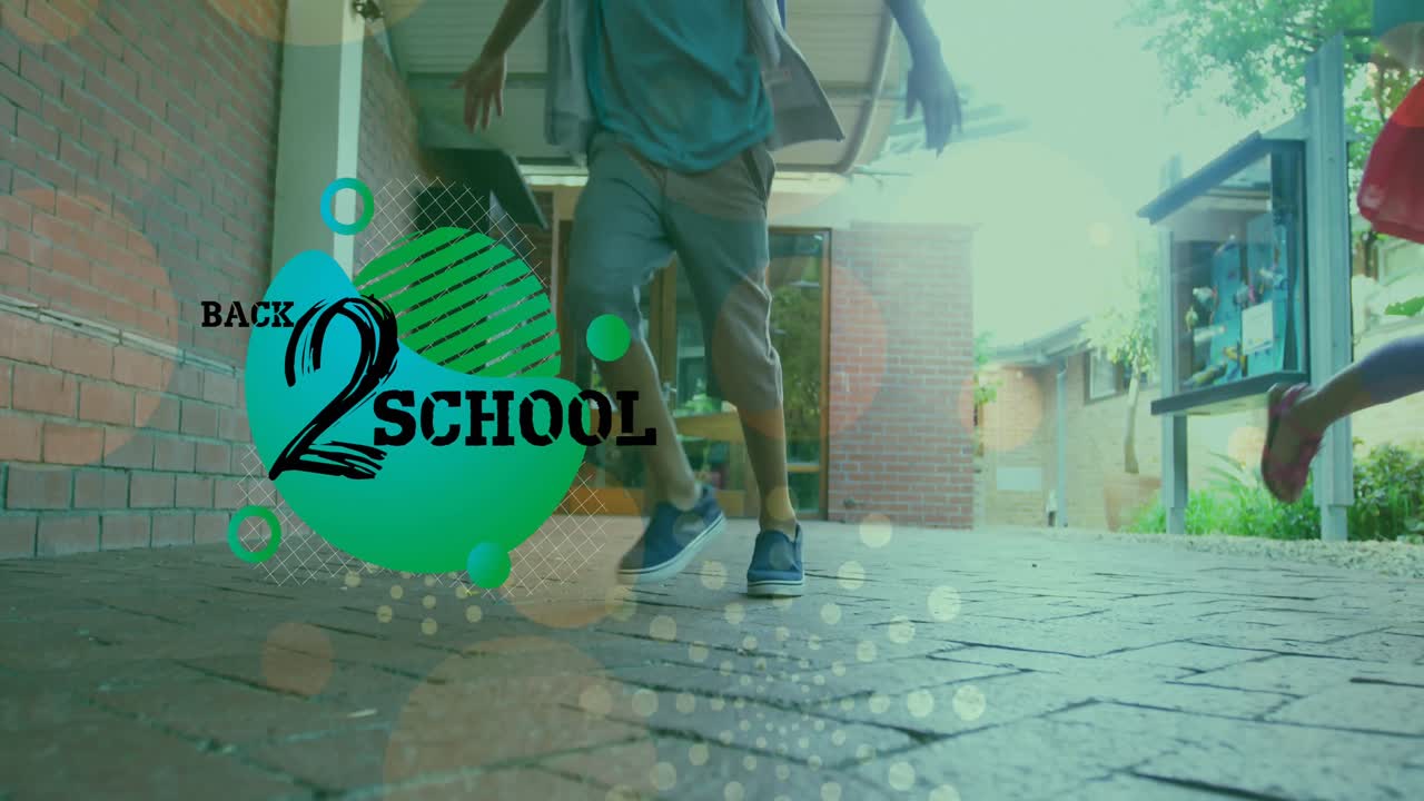 점의 애니메이션과 2 학교 백인 학생들이 달리고 있습니다.