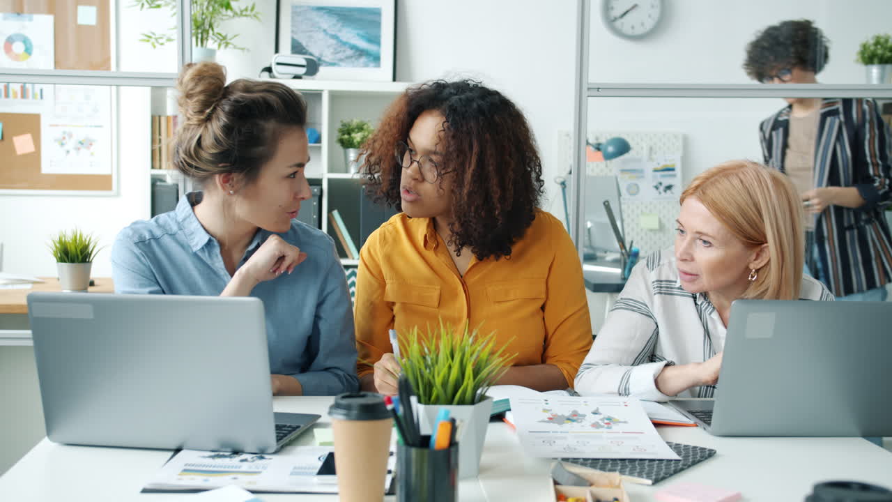 Businesswomen in meeting discussing project
