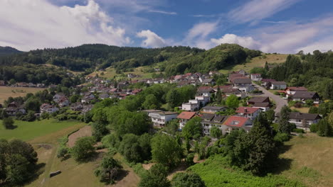 imágenes aéreas de aldeas y paisajes rurales alemanes