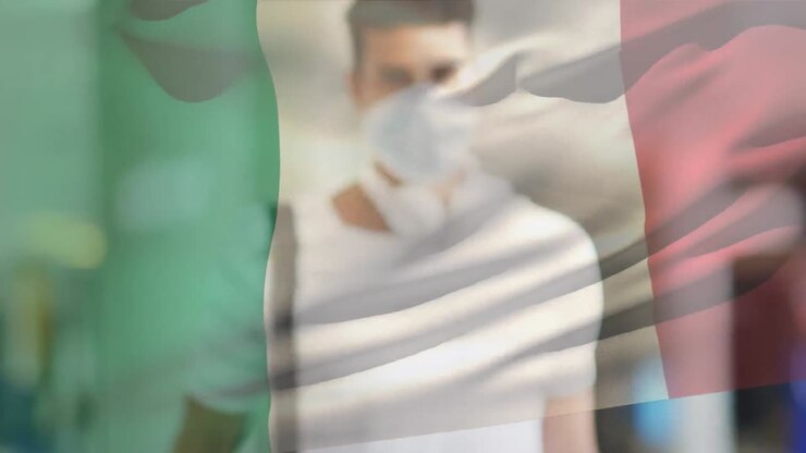 Animazione della bandiera dell'Italia che sventola sopra un uomo che indossa una mascherina durante la pandemia di COVID-19.