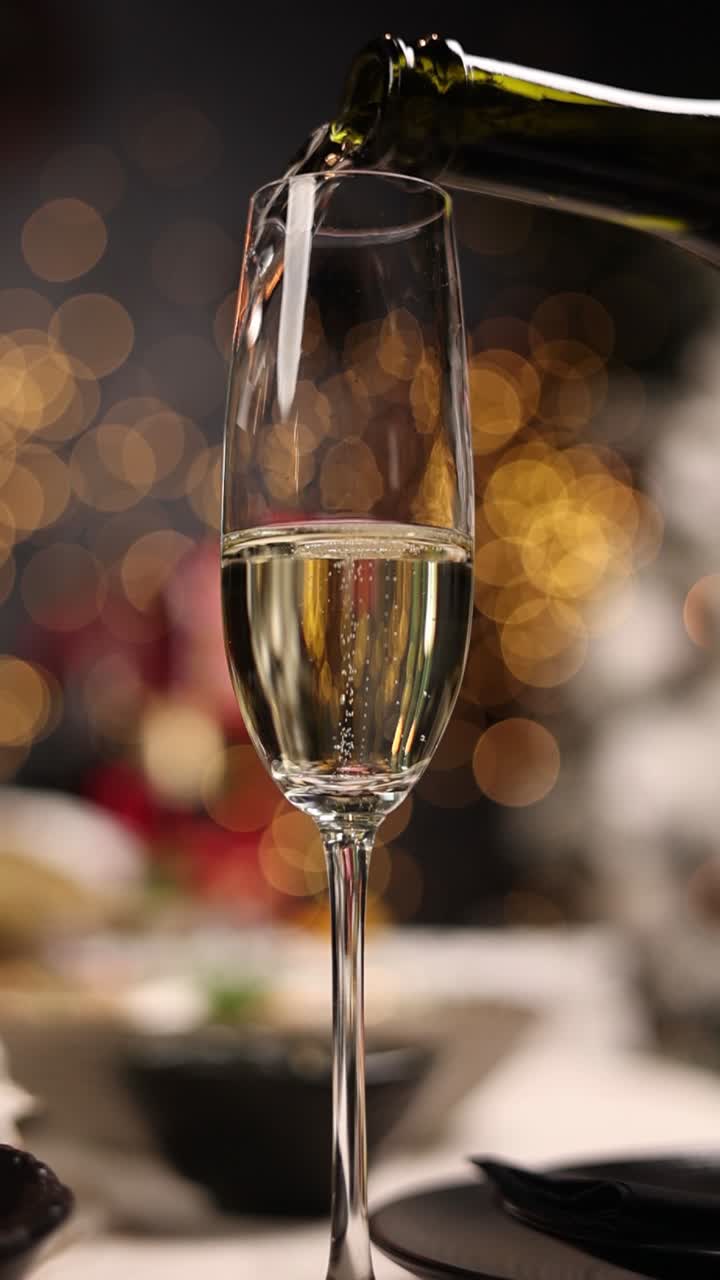 Champagne versato in un flûte