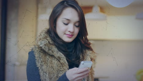 animación de múltiples estructuras en movimiento sobre una mujer usando un teléfono inteligente