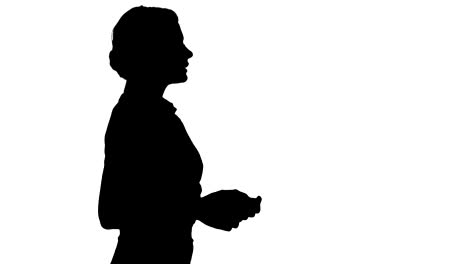 silueta quiero hablar contigo. retrato de una hermosa mujer rubia caminando y hablando