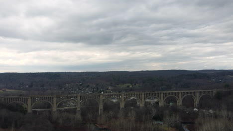 The-Tunkhannaock-Creek-Viaduct-in-Nicholson,-Pennsylvania-built-by-the-Lackawanna-Railroad-under-a-cloudy-fall-sky