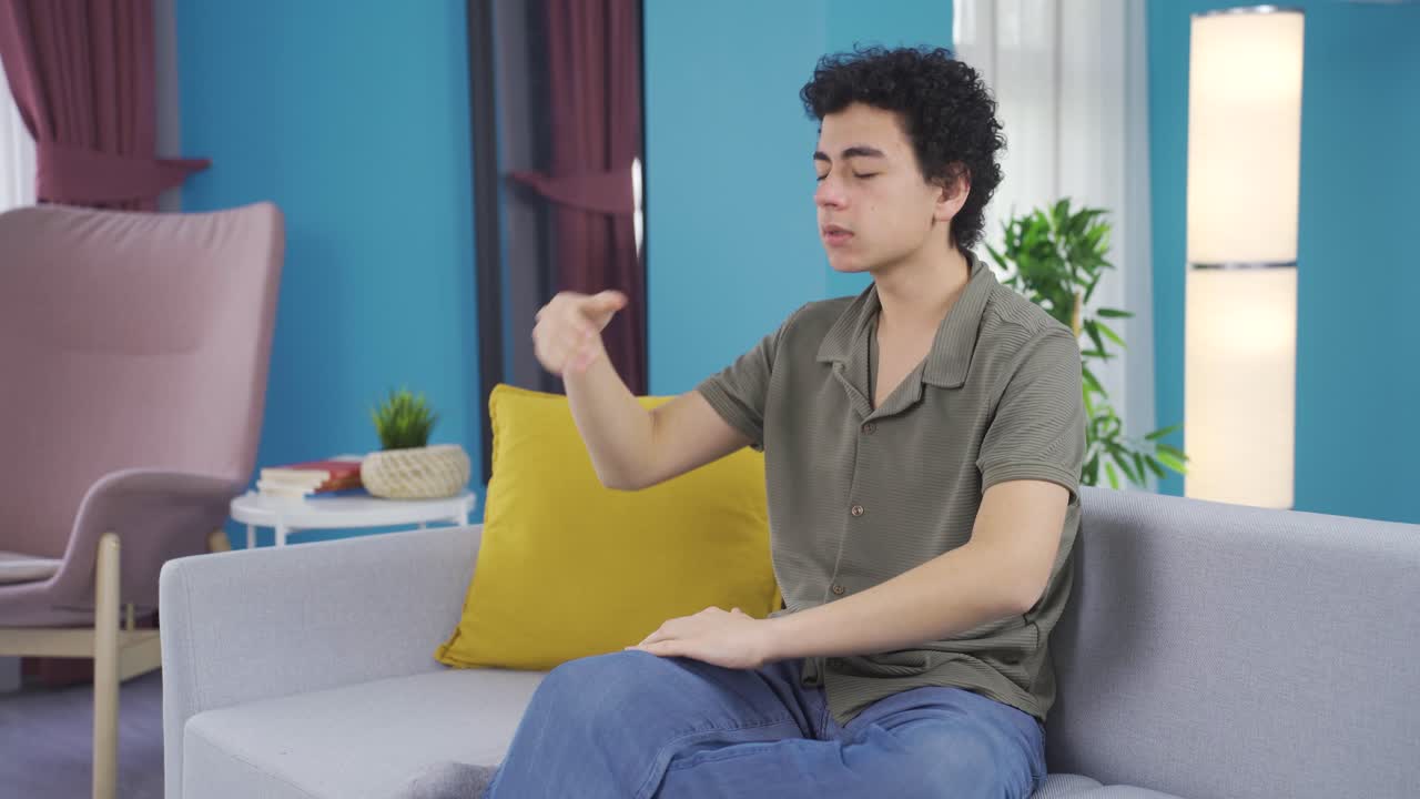 성인 아이는 매우 화가 납니다.