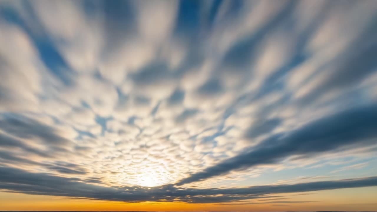 Stunning Transition of Colors in the Sky: A Beautiful Display of Sunrise Over a Cloudy Horizon, Emphasizing the Tranquility of the Morning Atmosphere