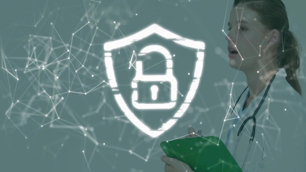 Médico folheando pasta enquanto rede digital aparece em gráfico de escudo, protegendo registros médicos.