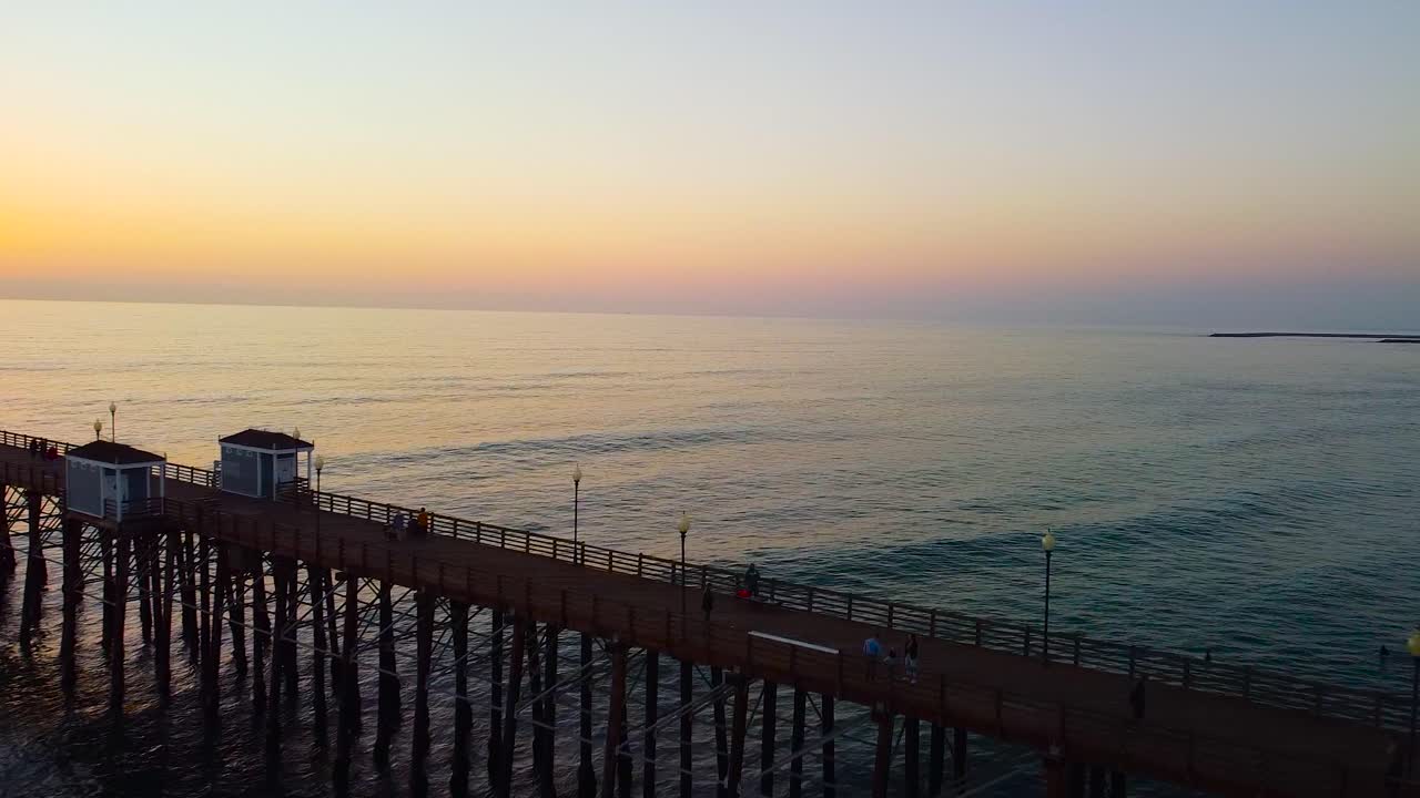 해질녘 캘리포니아 오션 사이드 부두