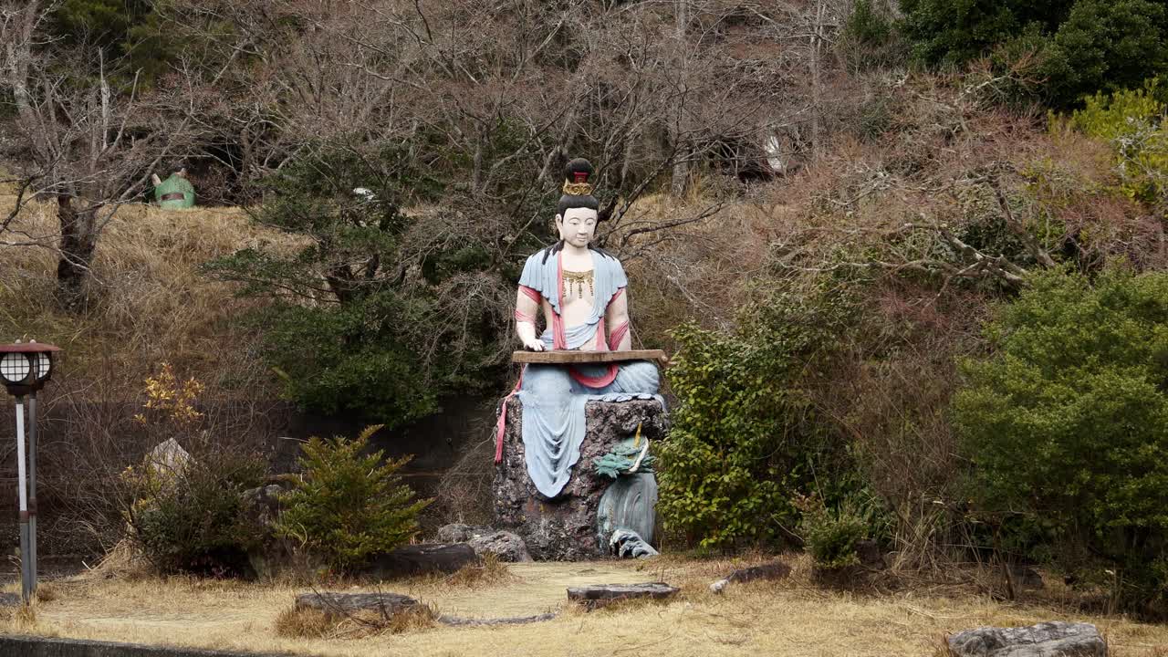 Çöpçatan Benzaiten Heykeli Goshikien Bahçesi (Nisshin Şehri, Aichi, Japonya)