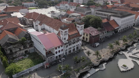 Altes-Holländisches-Herrenhaus-Aus-Der-Kolonialzeit-Jetzt-Ein-Relikt-In-Der-Altstadt-Von-Jakarta,-Indonesien