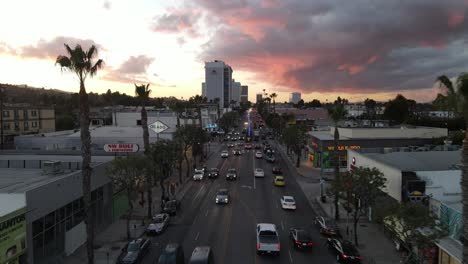 vista aérea de la puesta de sol en la calle
