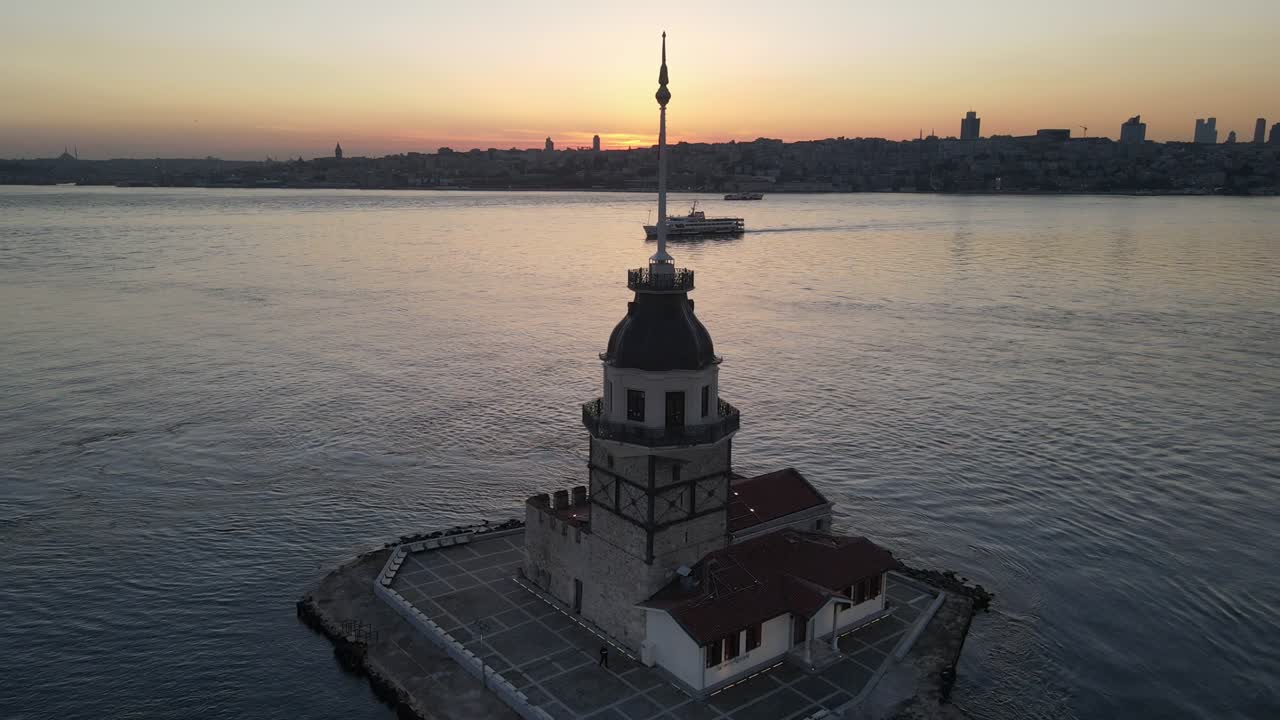el atardecer en la torre de la doncella uskudar istanbul pavo