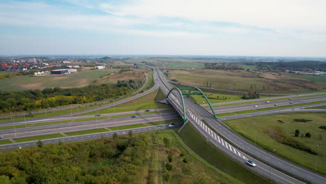 Viadukt-Und-Stark-Befahrene-Autobahn-In-Der-Ringstraße-Der-Dreistadt,-Straszyn,-Polen