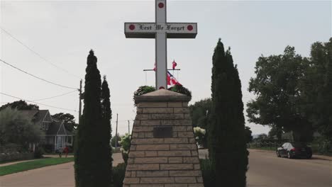 video of a cross that reads lest we forget