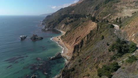 Vista-Aérea-De-La-Autopista-1-Cerca-De-Mcway-Falls-Julia-Pfeiffer-Burns-Park-Big-Sur-California