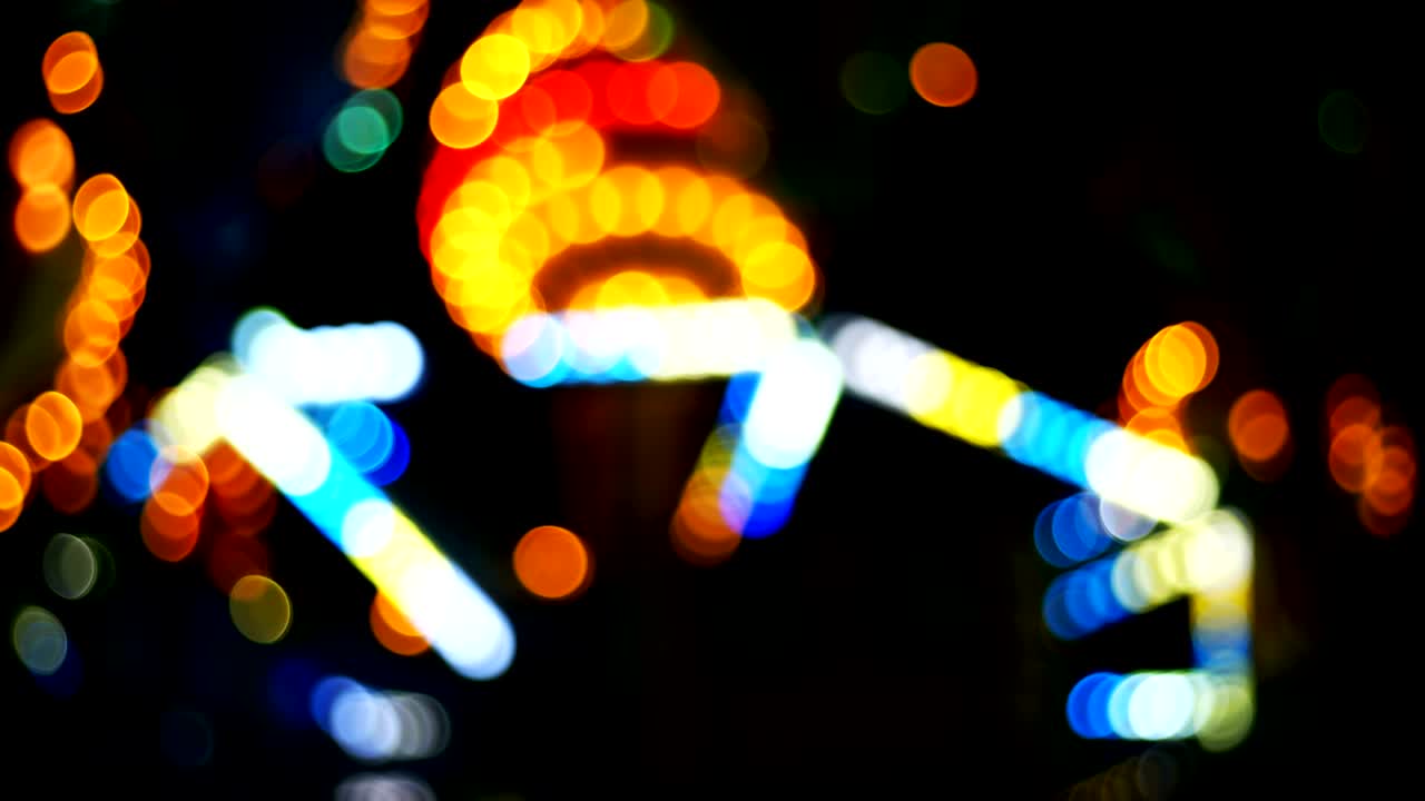 parque de diversões bokeh à noite