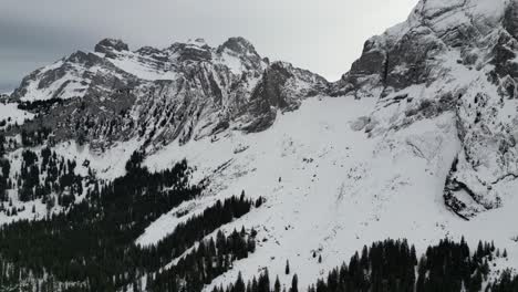 Fronalpstock-Schweiz-Glarus-Schweizer-Alpen-Luftaufnahme-Weiter-Flug-Zeigt-Gesicht-Des-Berges