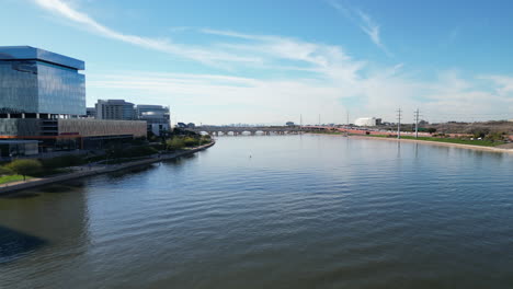 Lago-De-La-Ciudad-De-Tempe-Ubicado-En-Tempe,-Arizona,-A-Las-Afueras-De-Phoenix