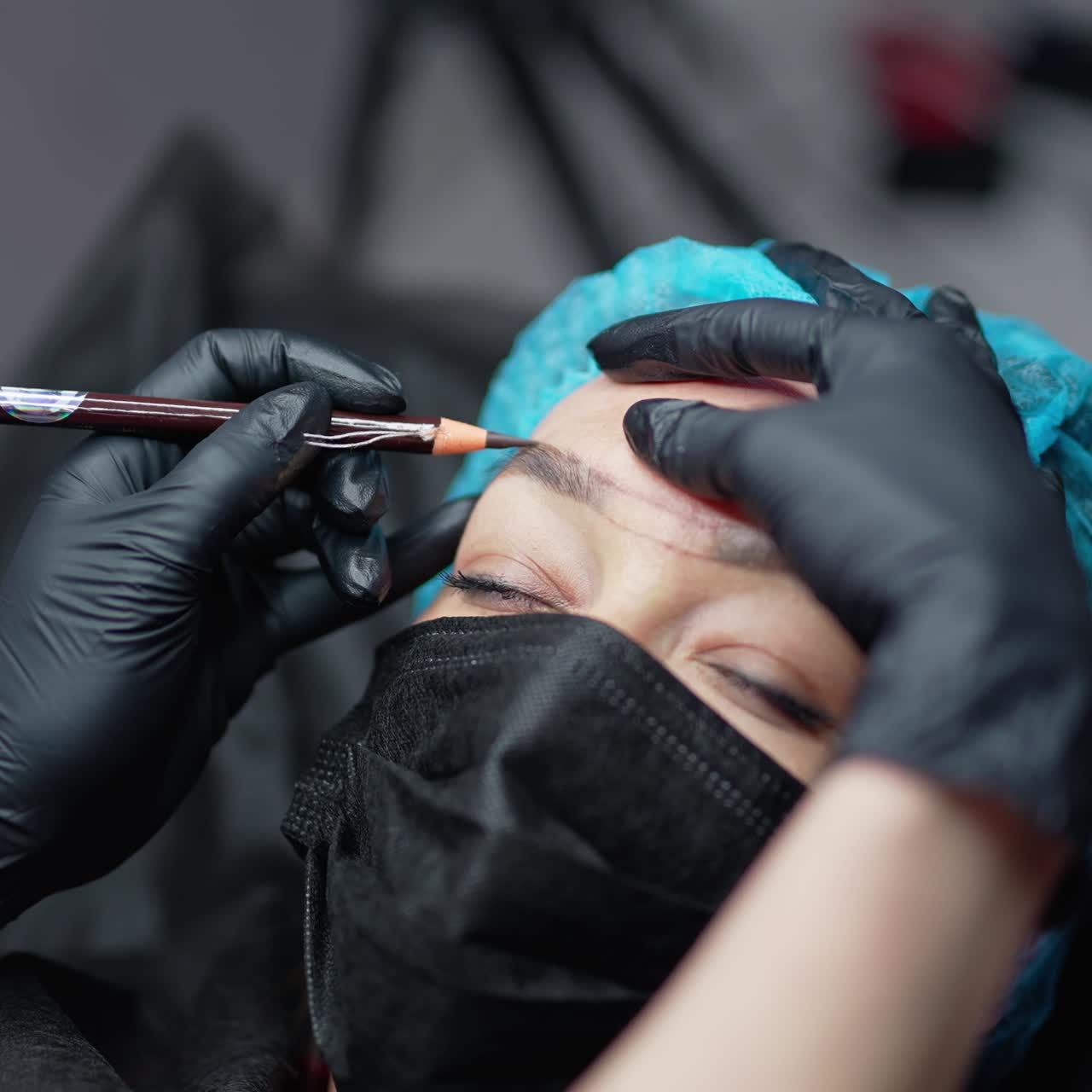 Cosmetologist draws eyebrows. The cosmetologist prepares to make eyebrow tattoo
