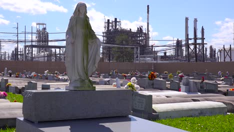 existe un cementerio o cementerio en louisiana junto a una enorme planta petroquímica 6