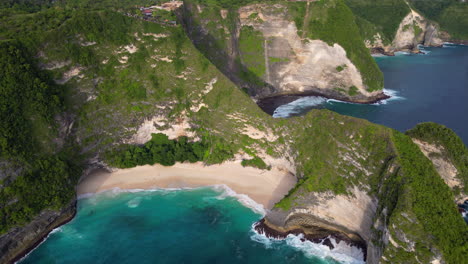 Weitwinkel-Rückzug-Der-Berühmten-Kelingking-Halbinsel-In-Nusa-Penida,-Indonesien