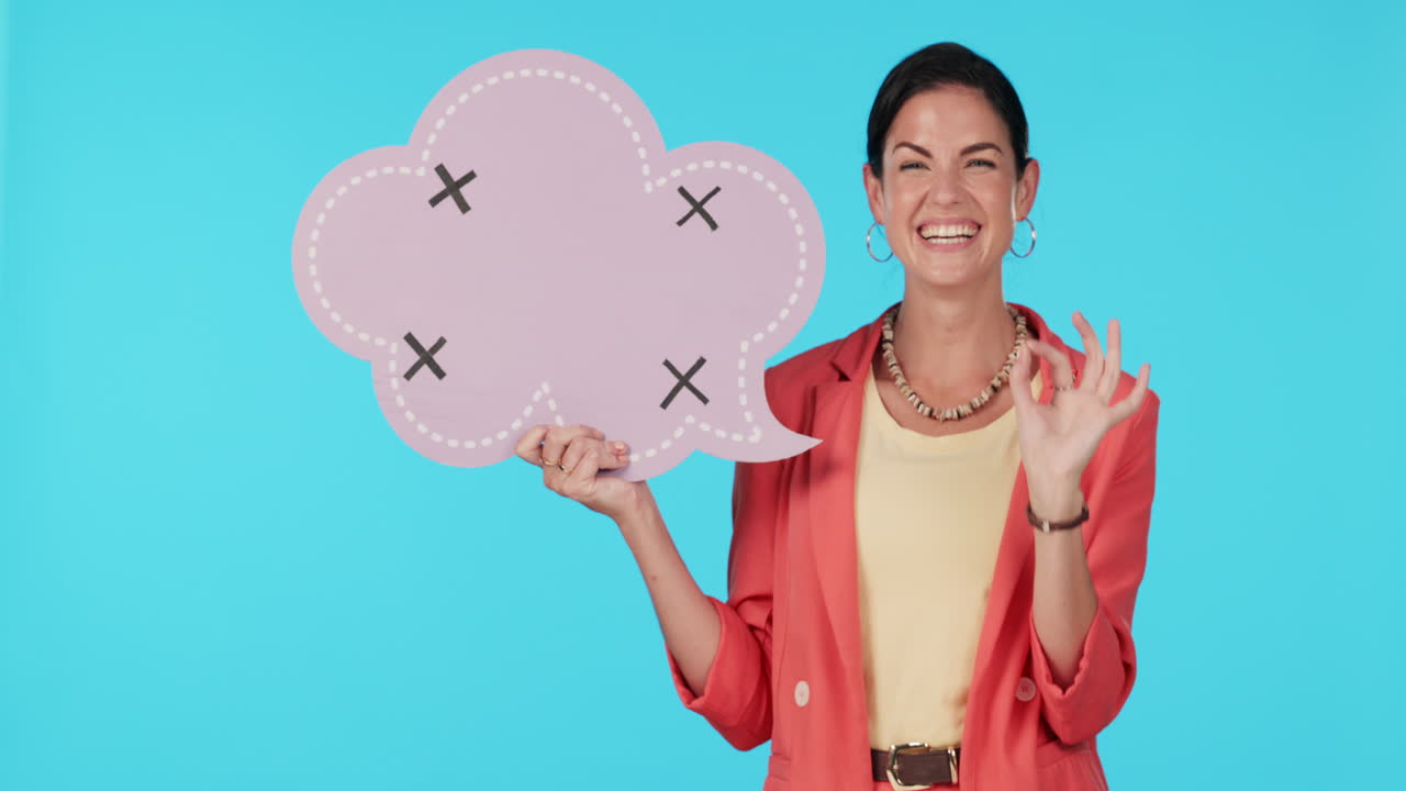 ok, señalando y una mujer con una burbuja de habla