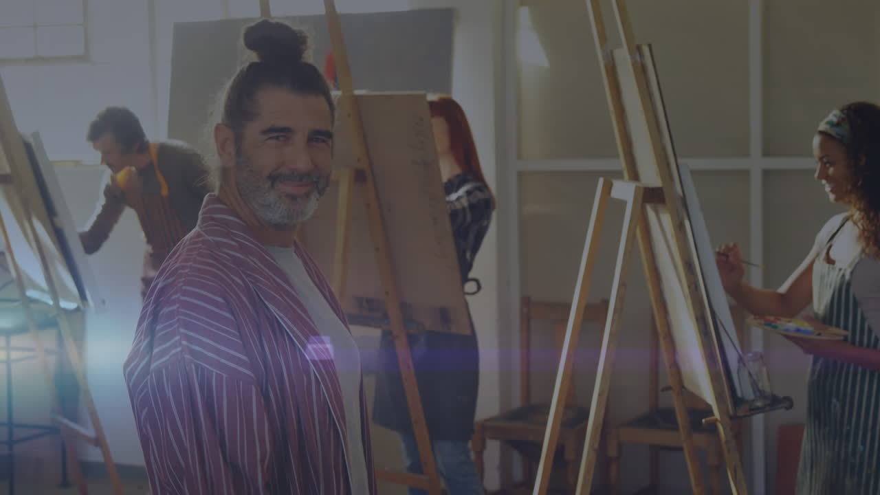 미술 수업 에서 다양한 집단 의 사람 들 에게 빛 을 비추는 애니메이션