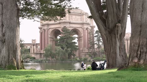 People-enjoying-a-walk-by-the-Palace-of-Fine-Arts-in-San-Francisco,-California