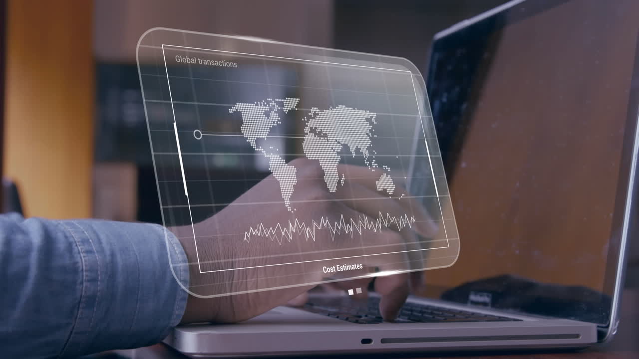 animación de datos en la pantalla sobre empresario caucásico con computadora portátil