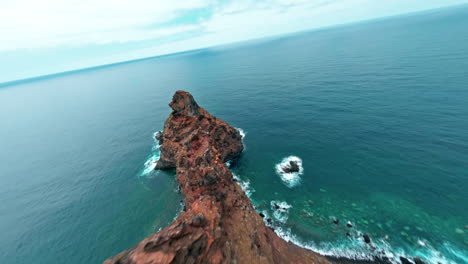 FPV drone soars over rugged La Palma cliffs, capturing thrilling views