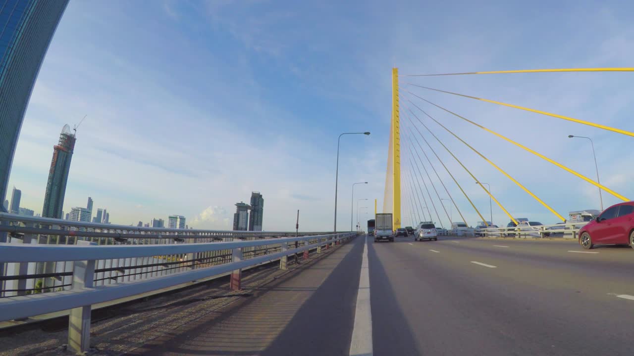 찰렘 마하 나콘 고속도로에서 방으로 운전