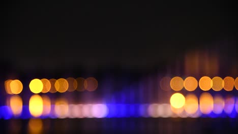 luces desenfocadas abstractas junto al lago