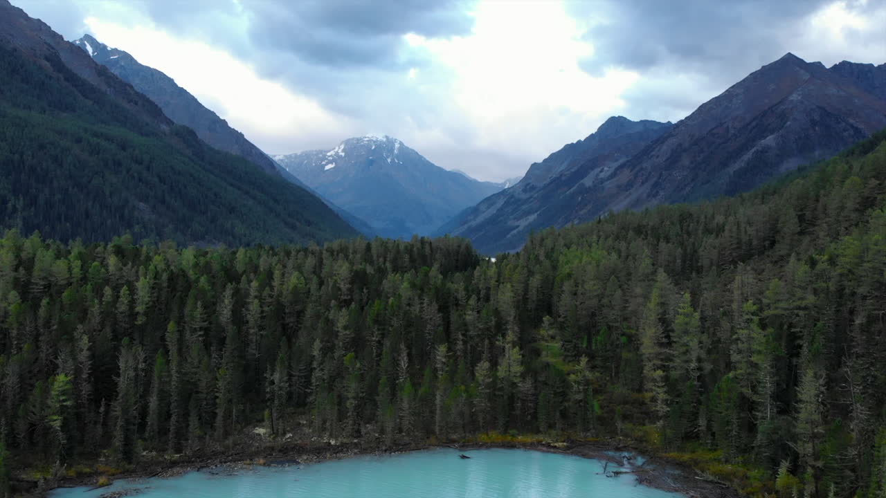 paisaje panorámico de lagos de montaña