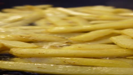 freír patatas fritas en una sartén