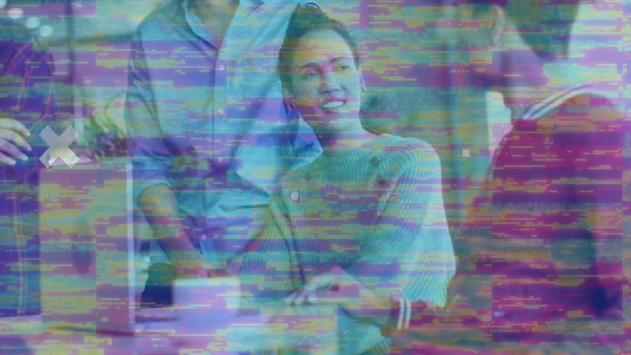 Animazione di elaborazione dati su diversi professionisti che lavorano in ufficio