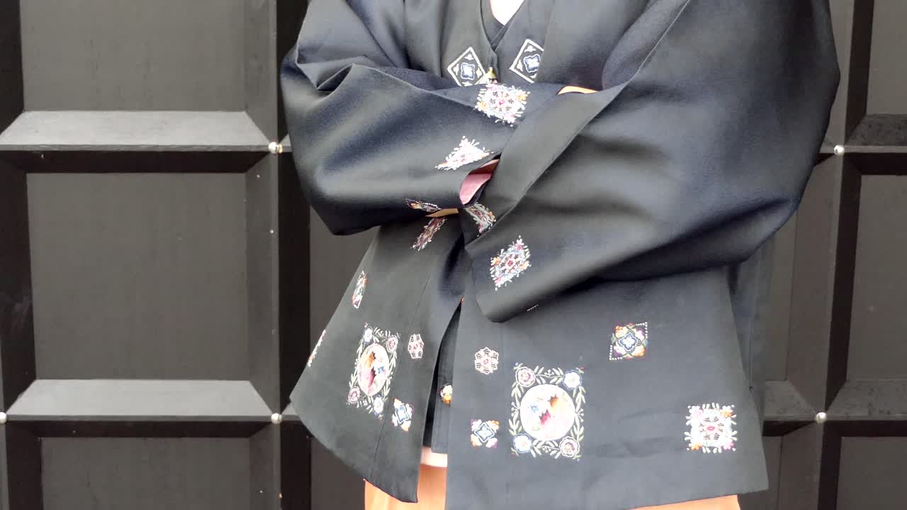 신부 - 결혼식 꽃과 신랑의 샷